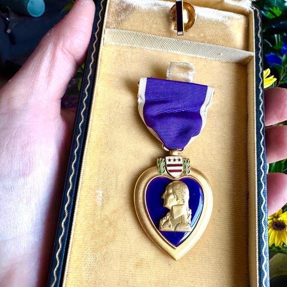 Purple Heart Military Badge - Picture 3 of 8